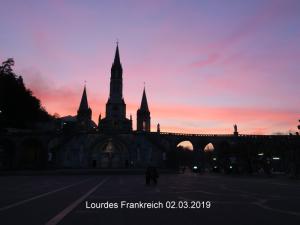 Klick f&uuml;r Originalgr&ouml;&szlig;e :0029lourdes.jpg